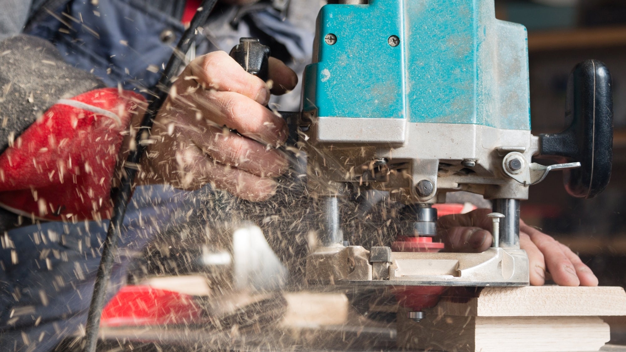 Holzbearbeitung mit viel Holzstaub