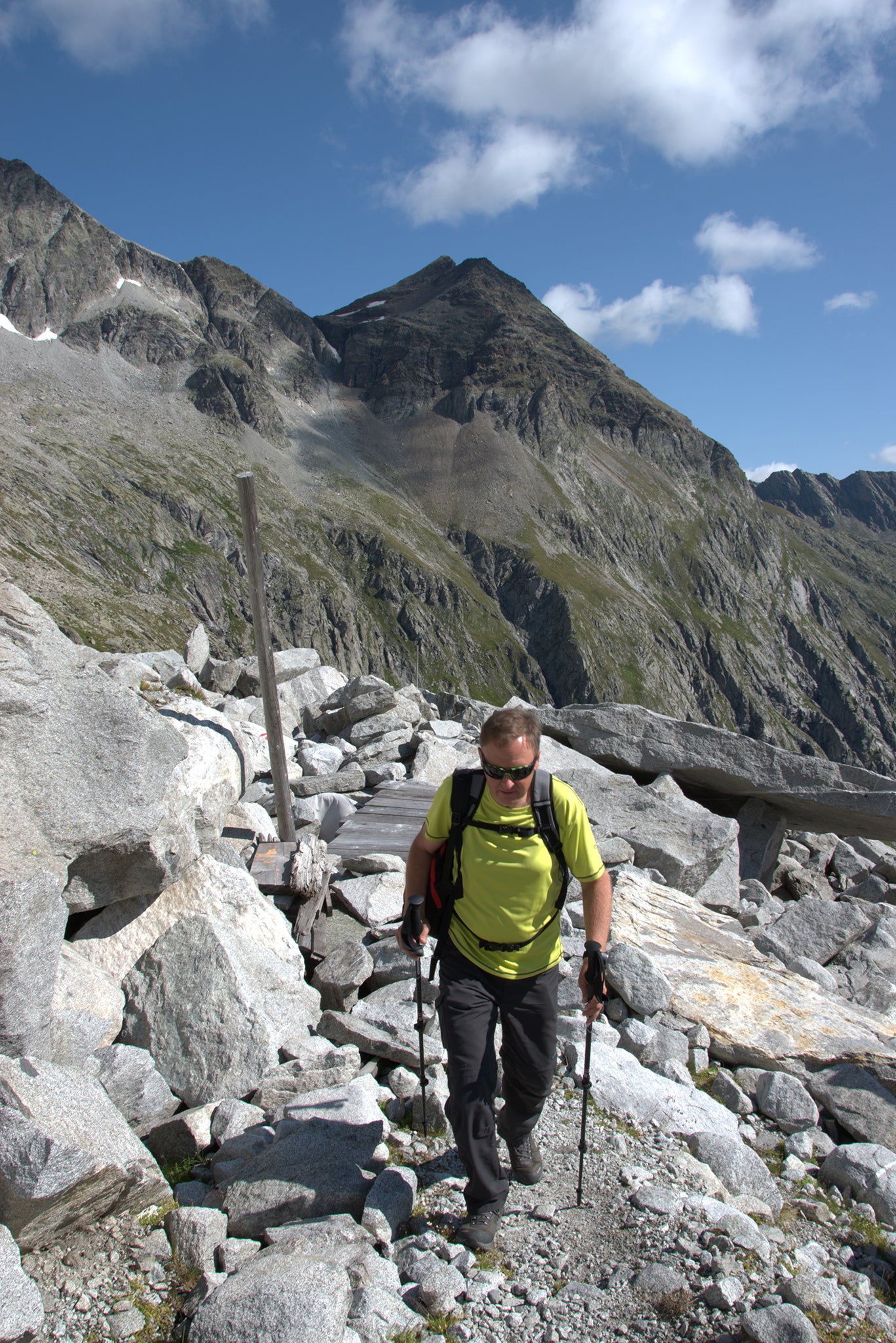AUVAsicher-Mitarbeiter Obergantschnig beim Bergwandern