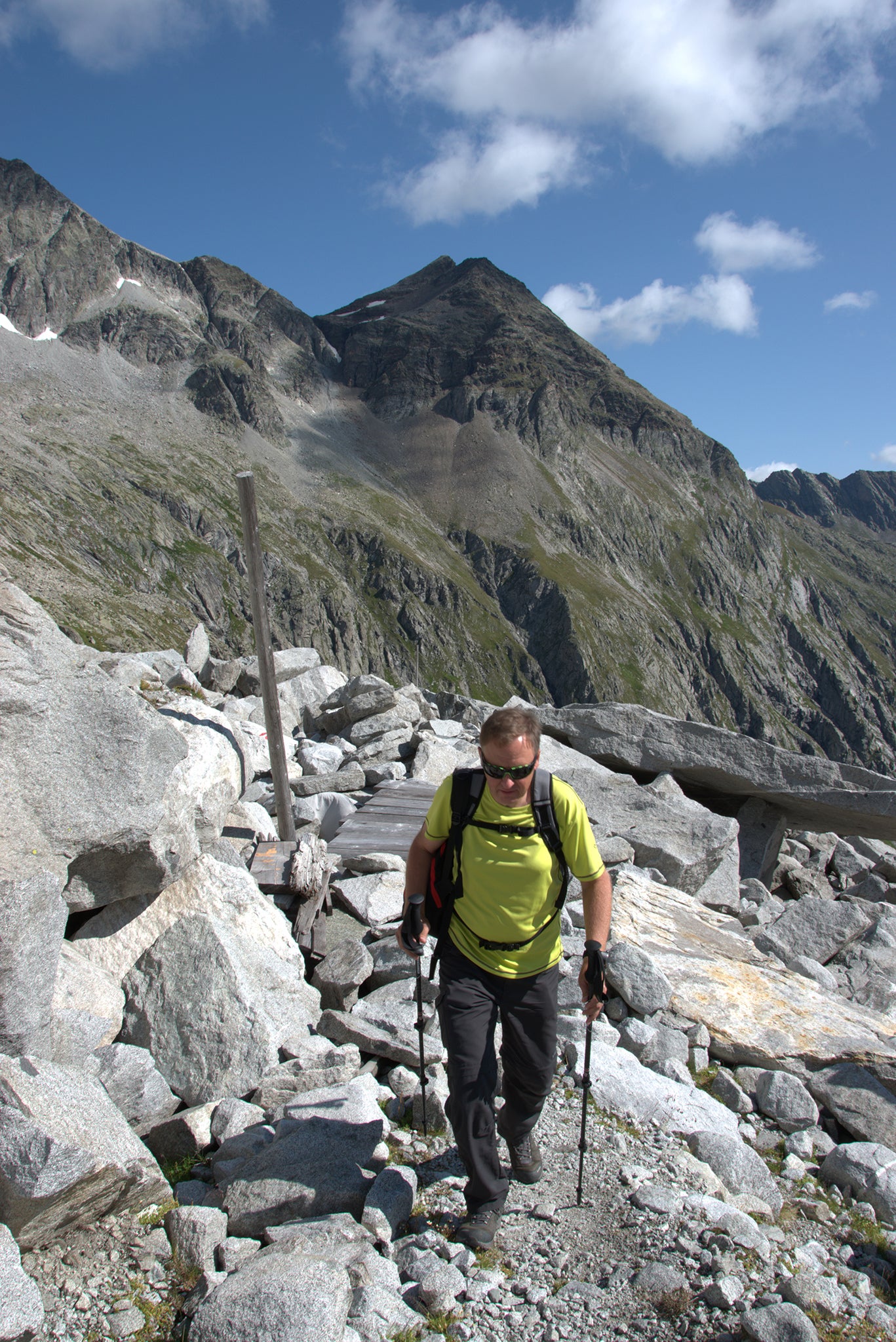  AUVAsicher-Mitarbeiter Obergantschnig beim Bergwandern