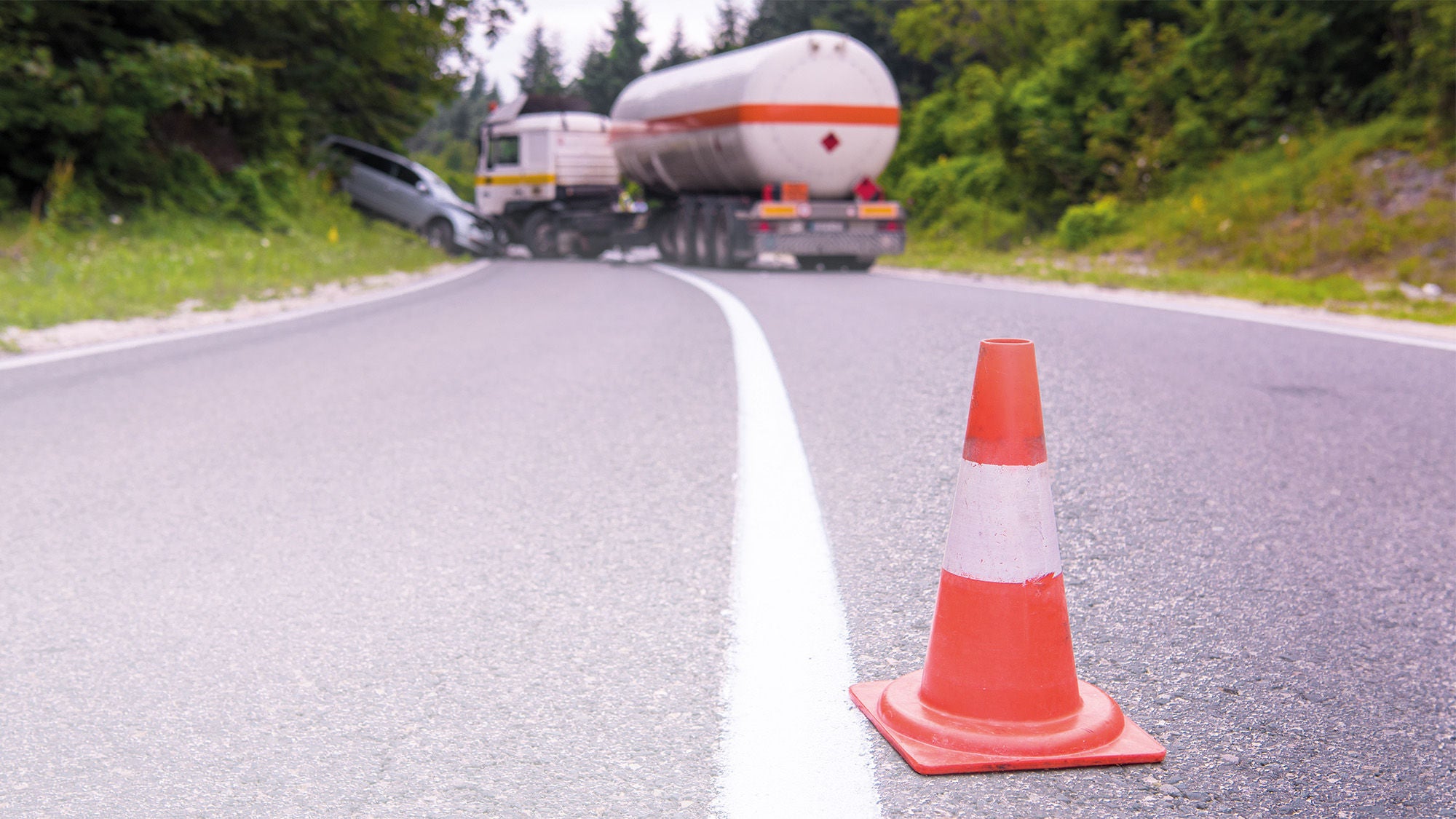 ein Unfall mit PKW und LKW