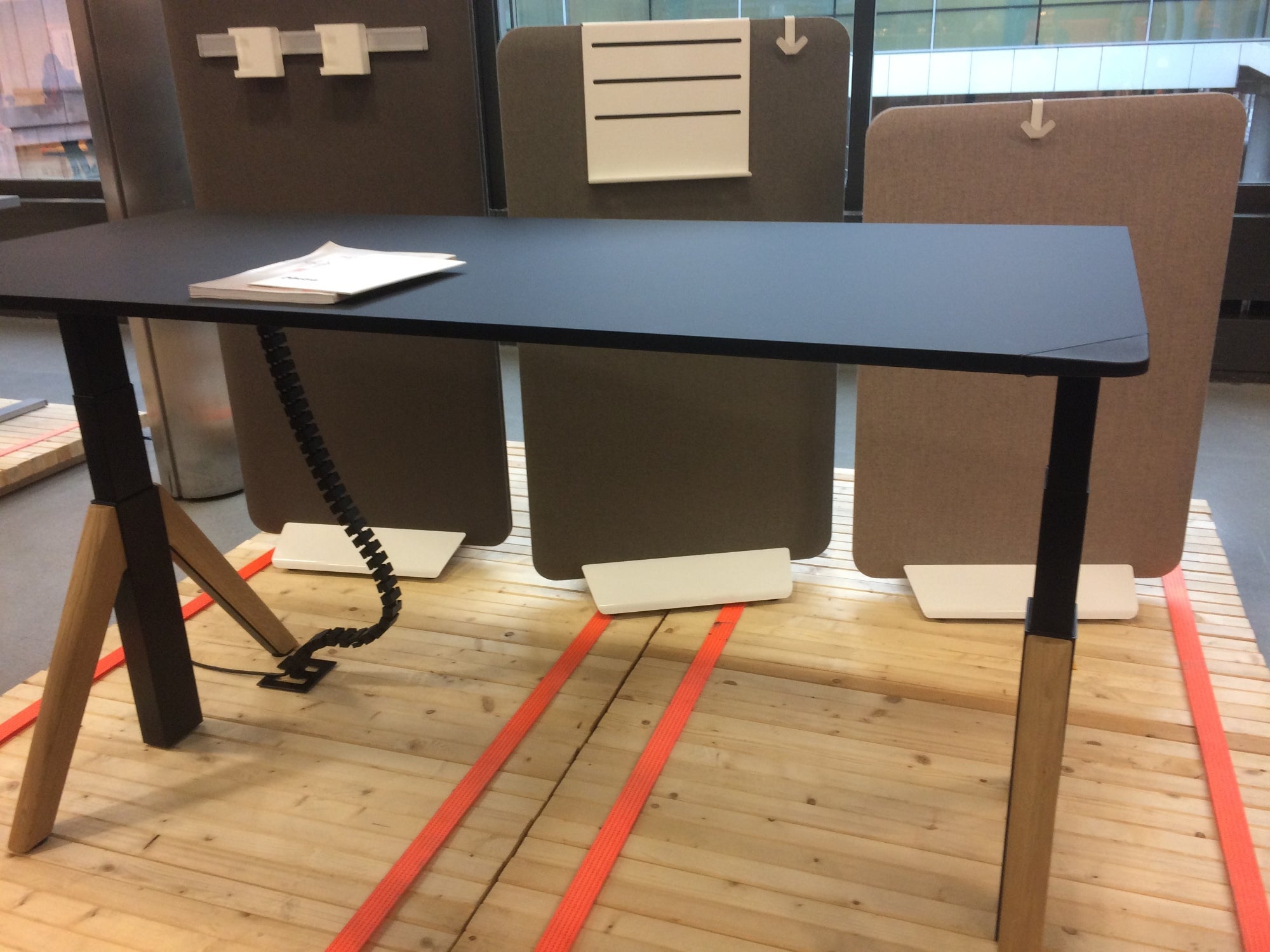 höhenverstellbarer Bürotisch