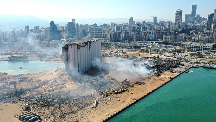 Luftaufnahme des Hafens und der Umgebung des Hafen nach der Detonation