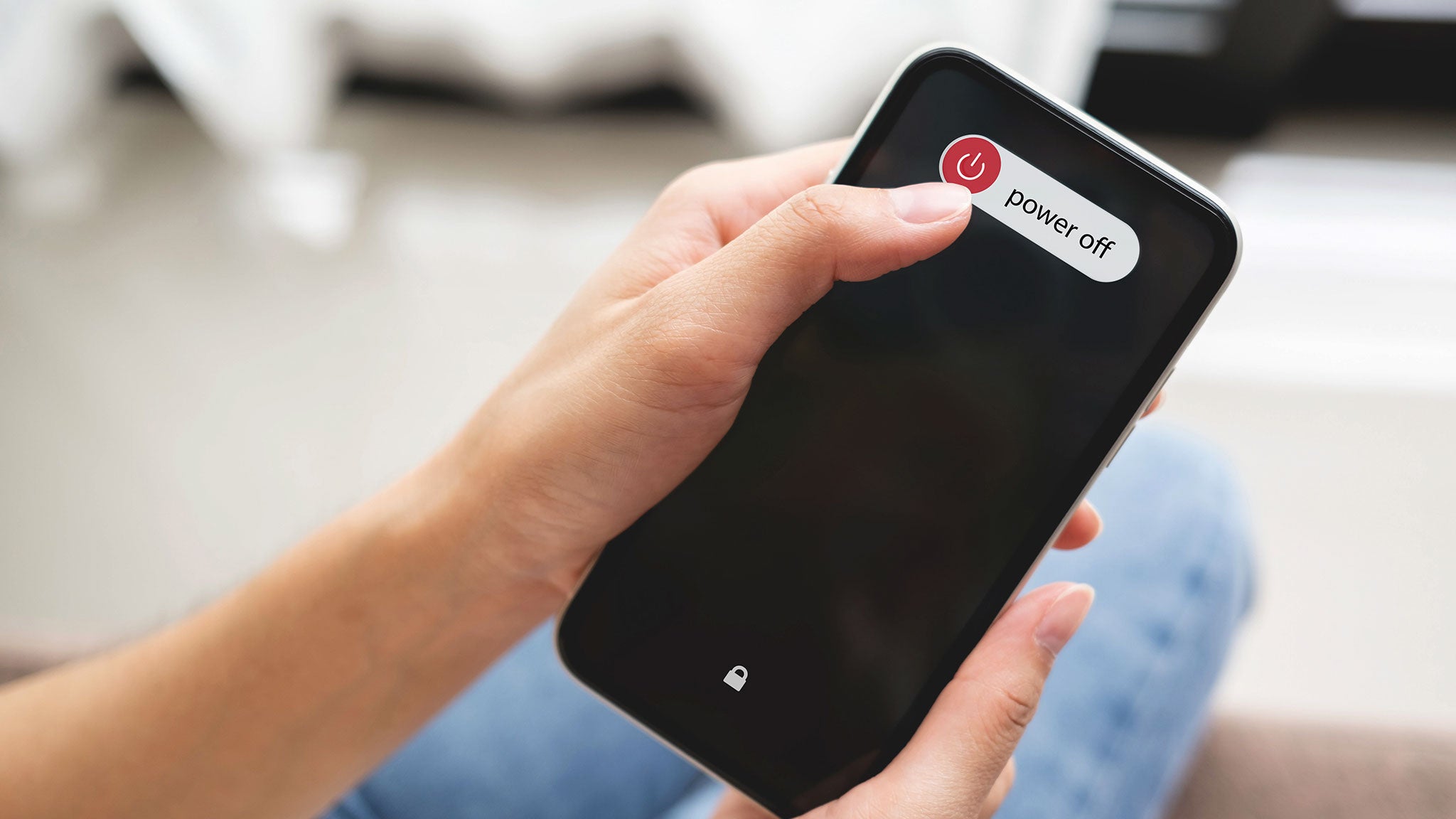 Display eines Smartphones, das ausgeschaltet wird