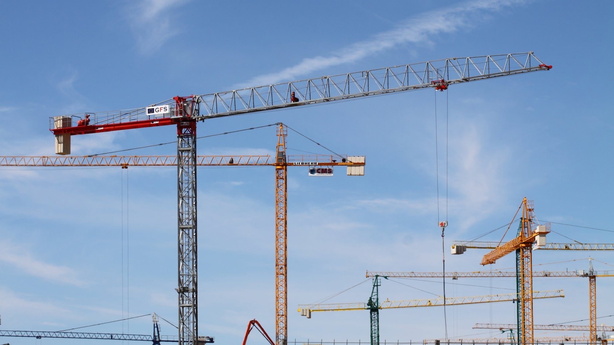 Kräne auf einer Baustelle