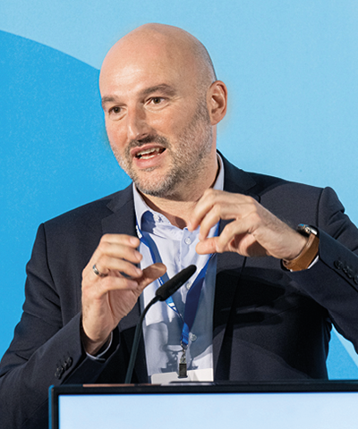 Portraitfoto Matthias Kühn