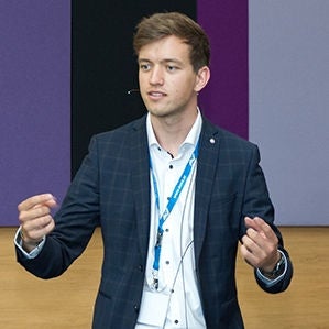 Foto von Oliver Ott, MSc, wissenschaftlicher Mitarbeiter am Institut für Mechatronik der Universität Innsbruck