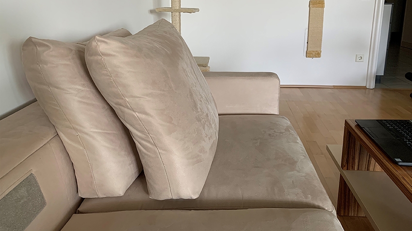 Couch mit zweitem Polster